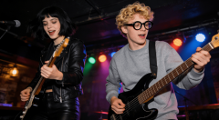 他们可以或许冲破保守的